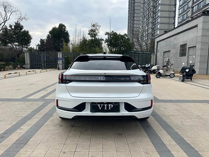 Фото 9 - Zeekr 001