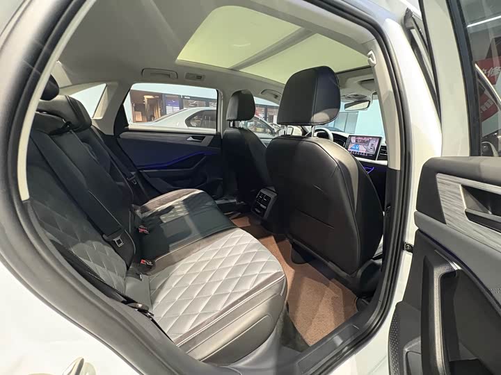 Фото 9 - Volkswagen Sagitar L