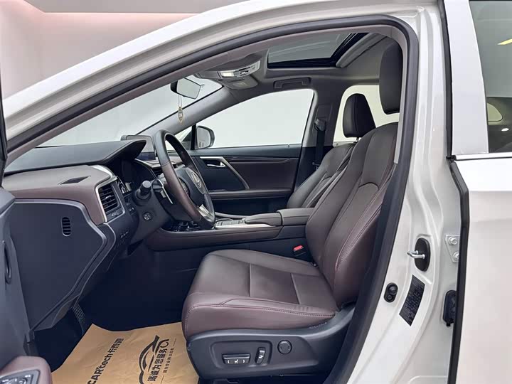 Фото 8 - Lexus RX