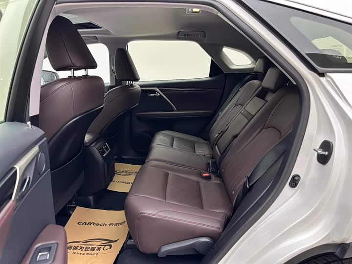 Фото 9 - Lexus RX