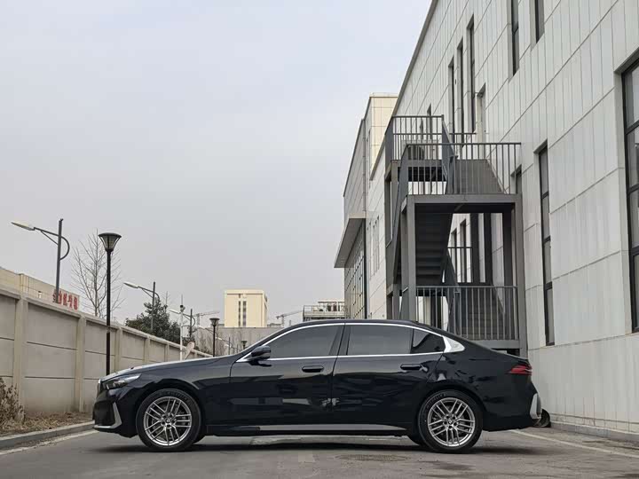 Фото 3 - BMW 5 Series