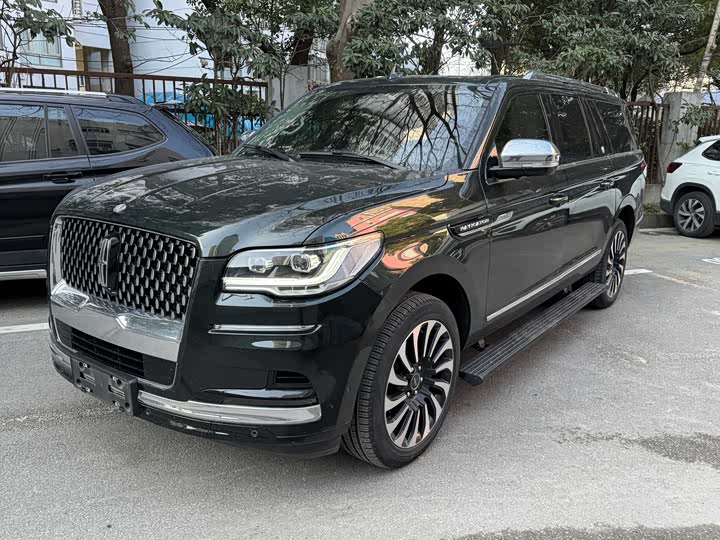 Фото 1 - Lincoln Navigator