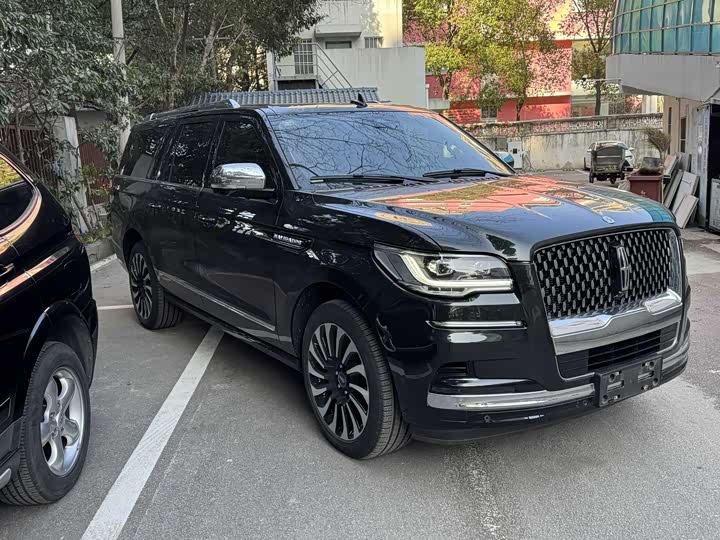 Фото 2 - Lincoln Navigator