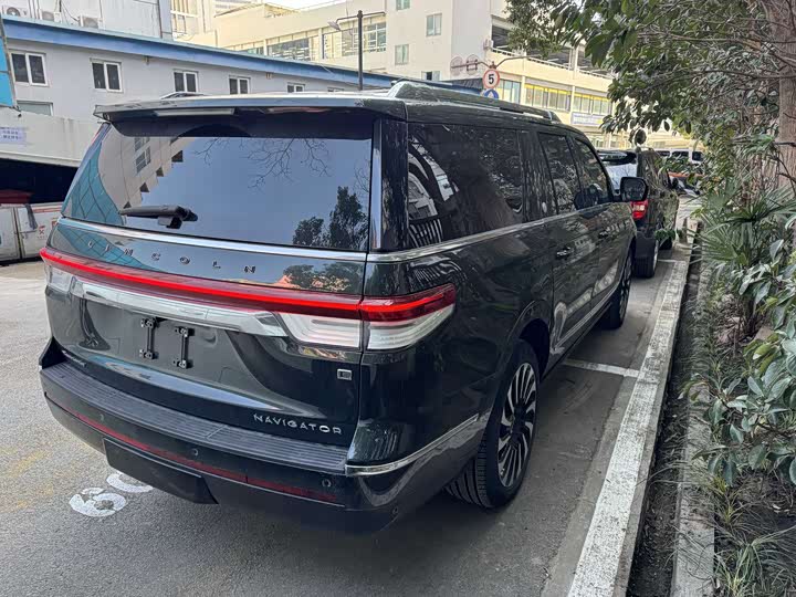 Фото 3 - Lincoln Navigator