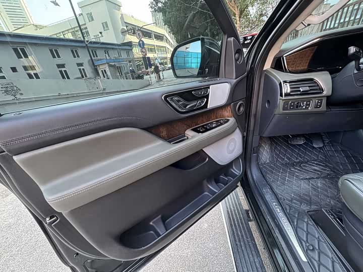 Фото 8 - Lincoln Navigator