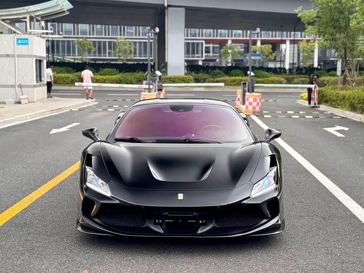 Фото 1 - Ferrari F8