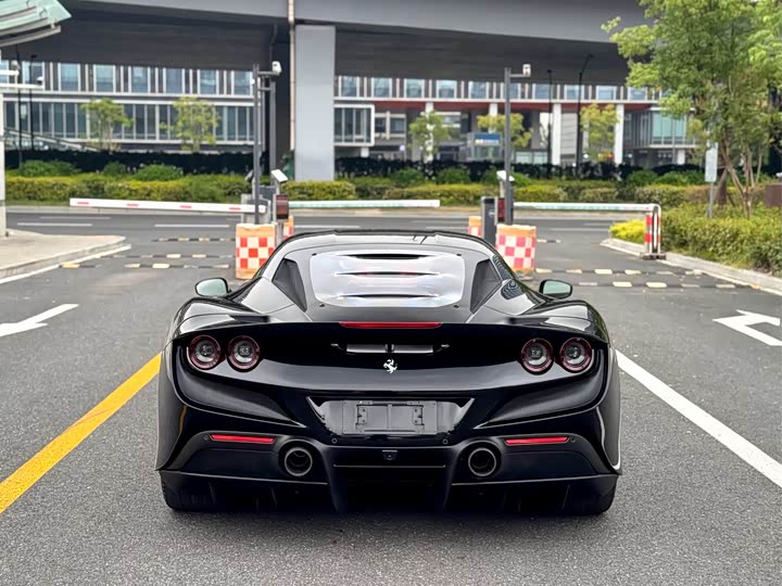 Фото 5 - Ferrari F8