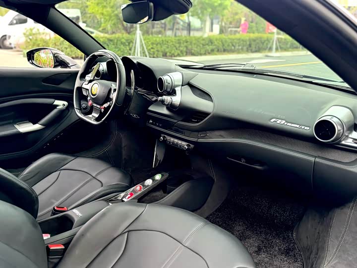 Фото 7 - Ferrari F8