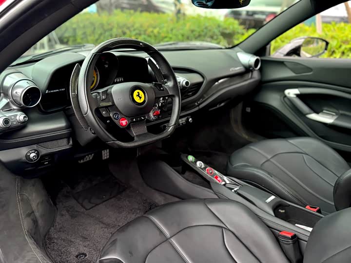 Фото 8 - Ferrari F8