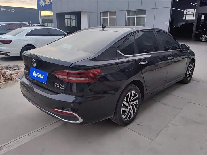 Фото 3 - Volkswagen Lavida