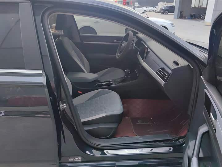 Фото 8 - Volkswagen Lavida