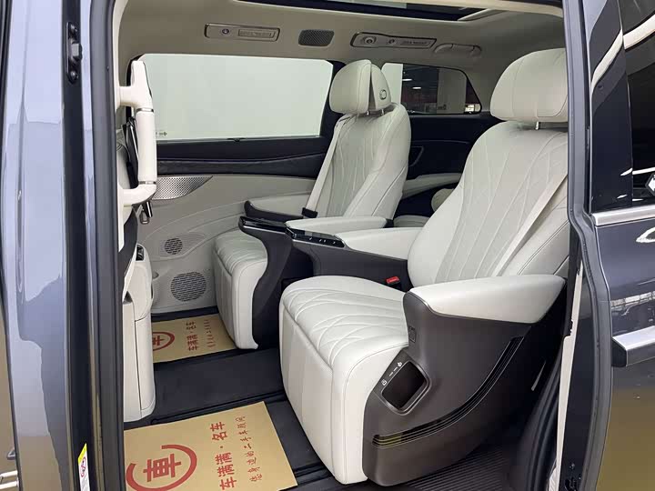 Фото 6 - Denza D9