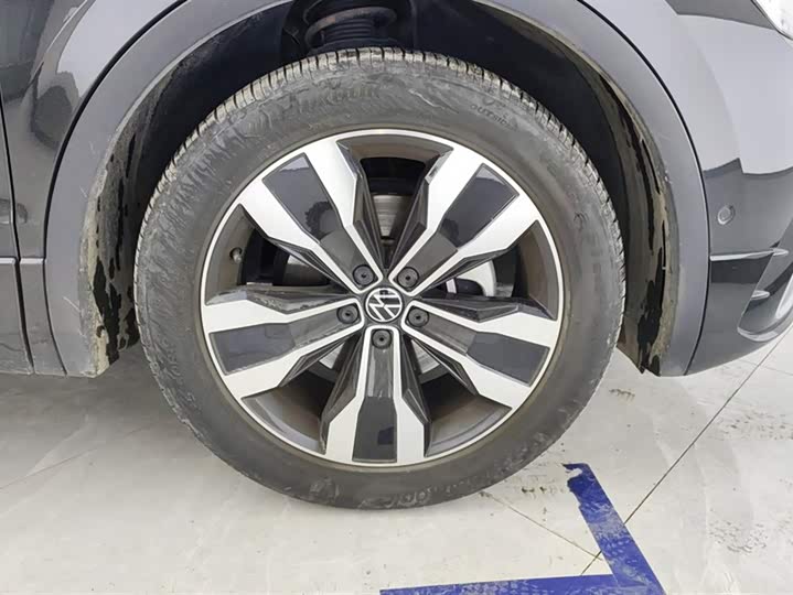 Фото 6 - Volkswagen Tiguan L Pro