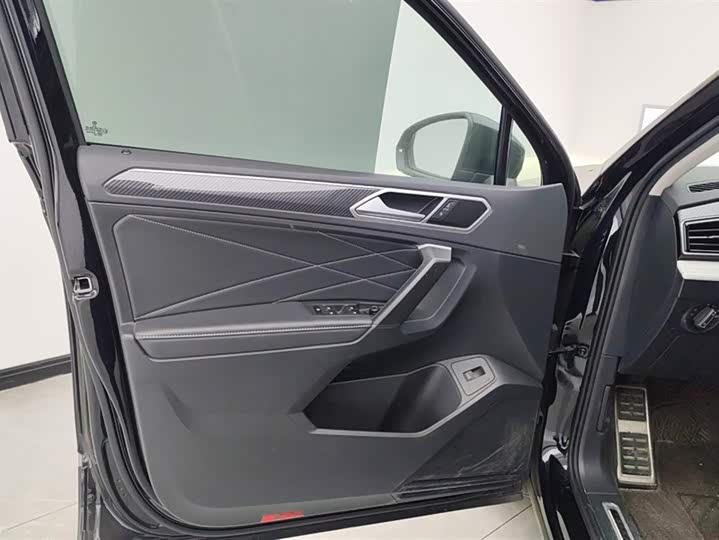 Фото 7 - Volkswagen Tiguan L Pro