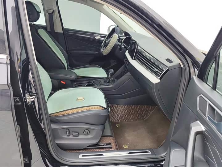 Фото 8 - Volkswagen Tiguan L Pro