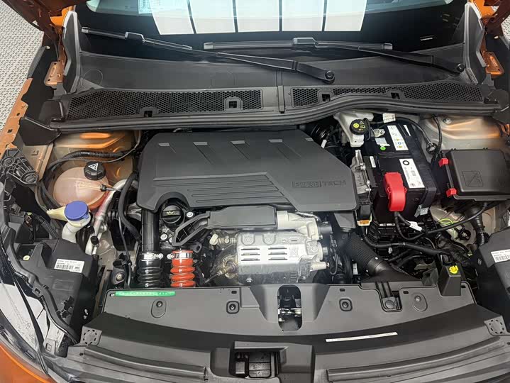 Фото 8 - Peugeot 2008