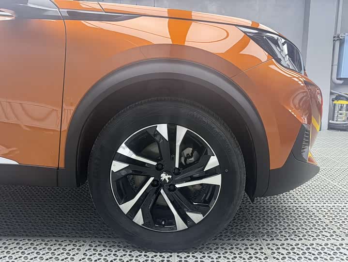 Фото 9 - Peugeot 2008