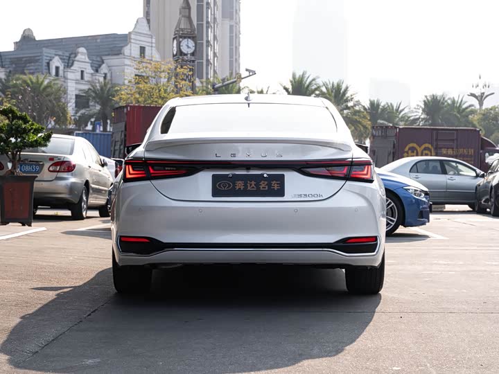 Фото 5 - Lexus ES