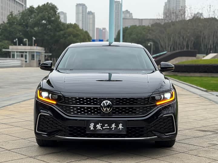 Фото 2 - Volkswagen Passat