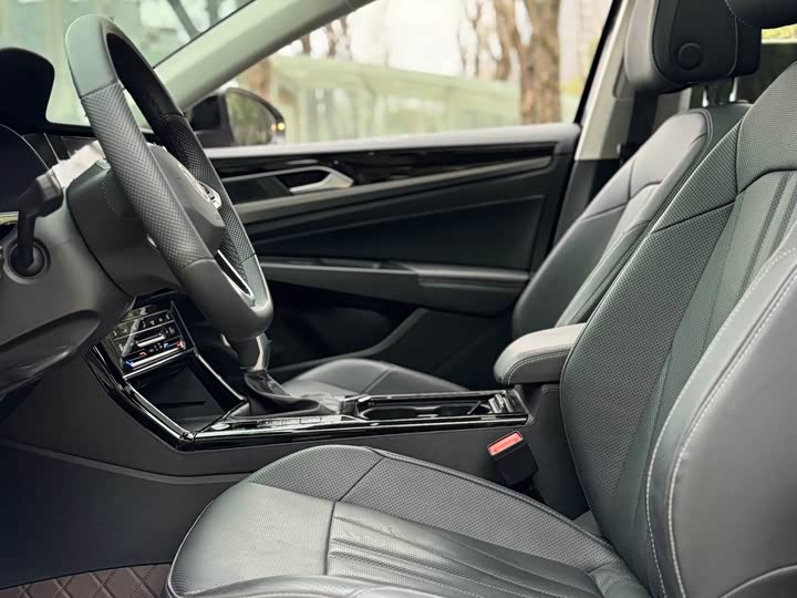 Фото 7 - Volkswagen Passat