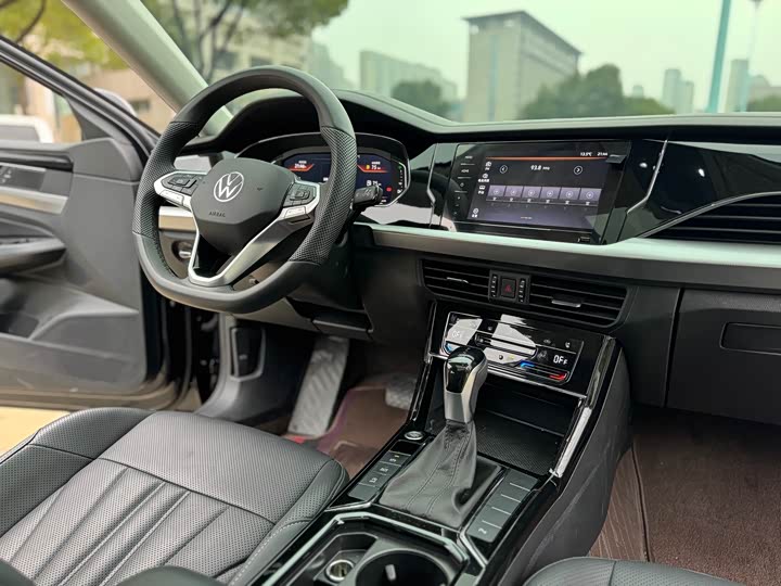 Фото 9 - Volkswagen Passat