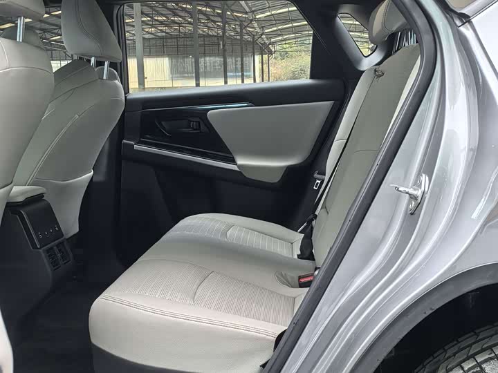 Фото 8 - Toyota bZ4X