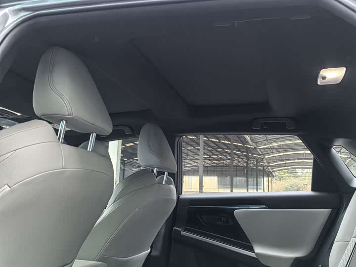 Фото 9 - Toyota bZ4X