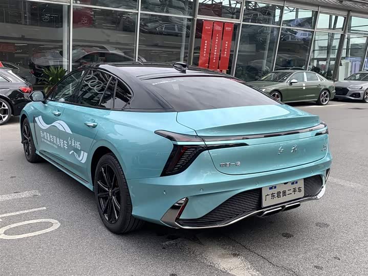 Фото 5 - Hongqi H6