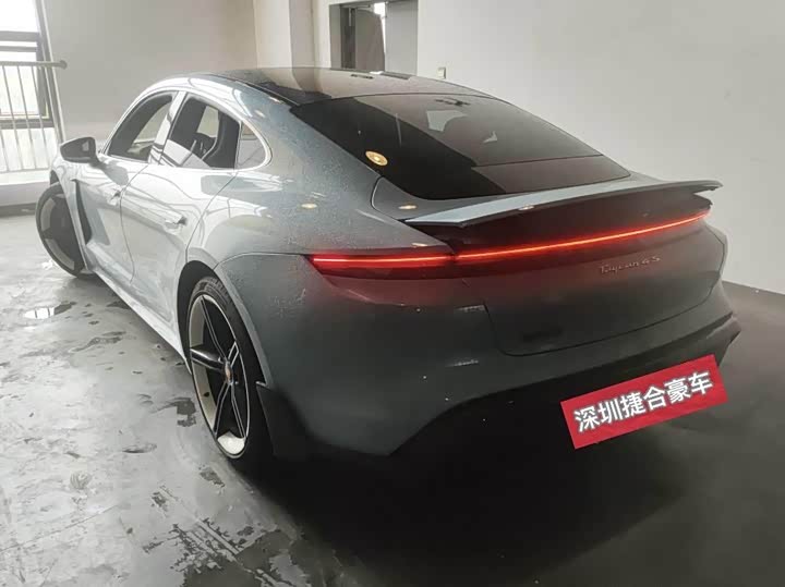 Photo 3 - Porsche Taycan