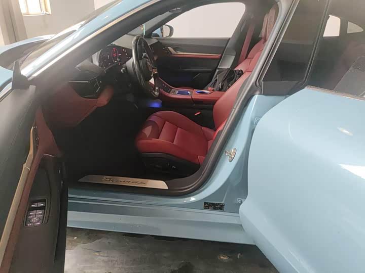 Photo 5 - Porsche Taycan