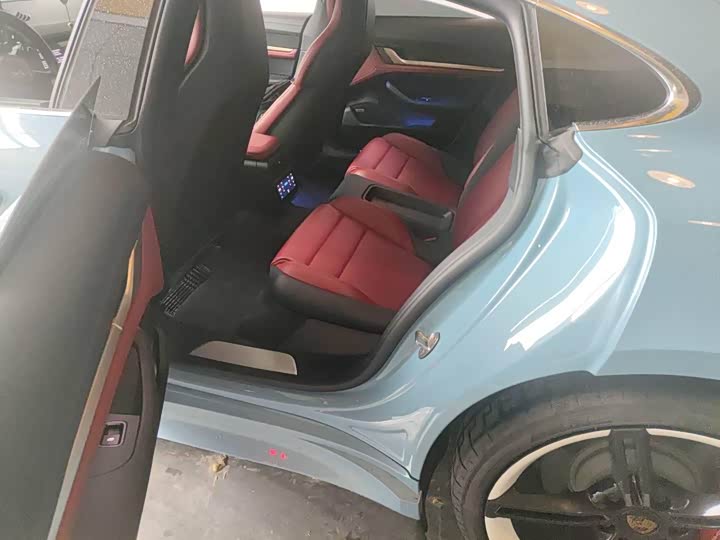 Photo 6 - Porsche Taycan