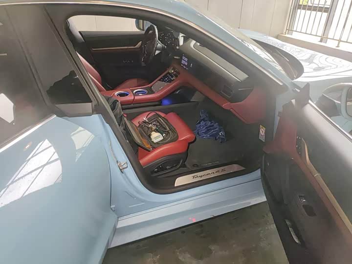 Photo 8 - Porsche Taycan