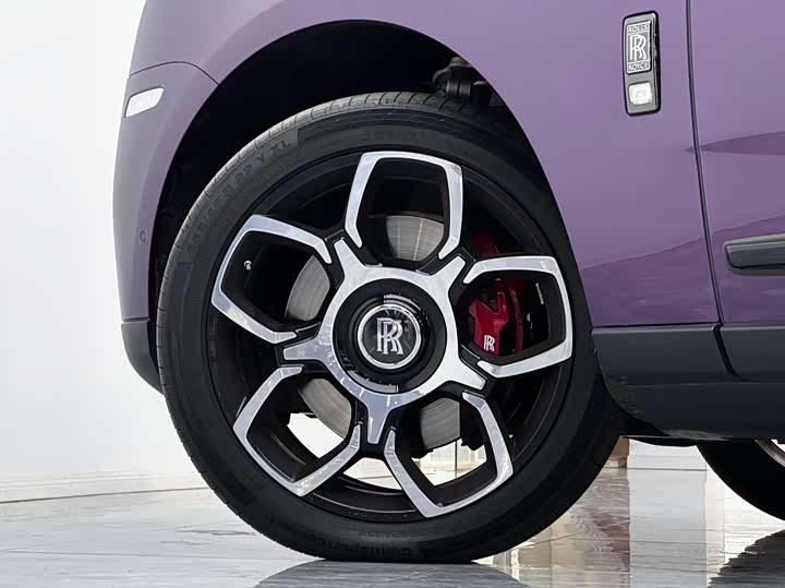 Фото 9 - Rolls-Royce Cullinan