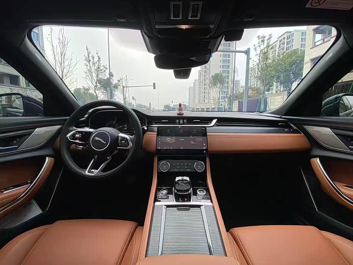 Photo 7 - Jaguar XF L