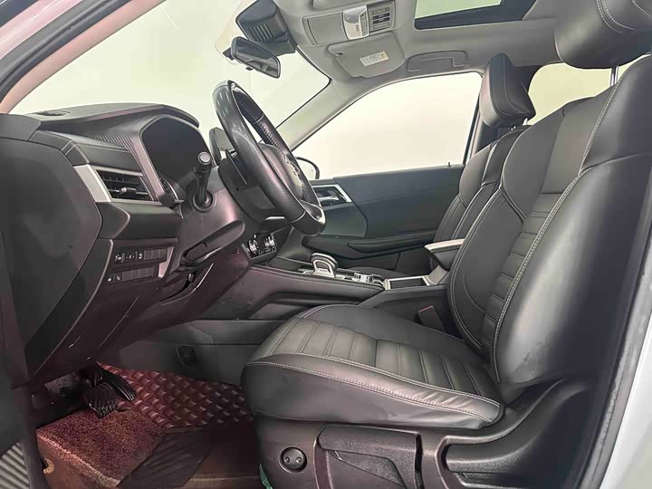 Фото 8 - Mitsubishi Outlander