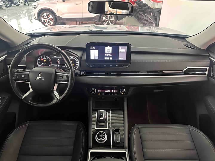 Фото 9 - Mitsubishi Outlander