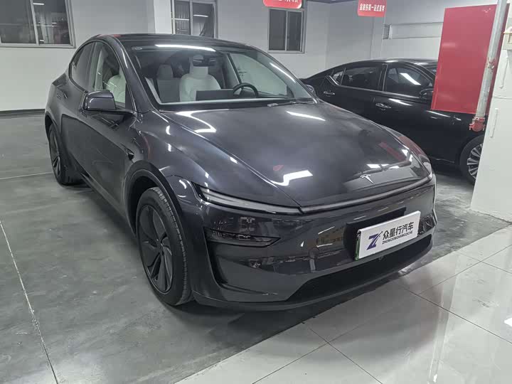 Фото 3 - Tesla Model Y