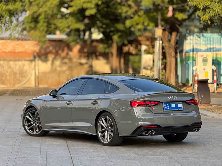 Фото 2 - Audi S5