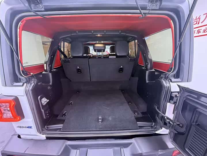 Фото 9 - Jeep Wrangler Hybrid