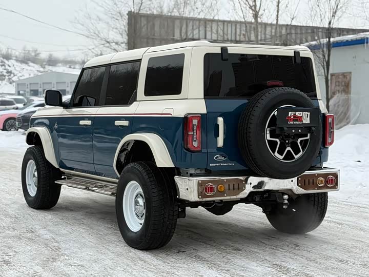Фото 8 - Ford Bronco