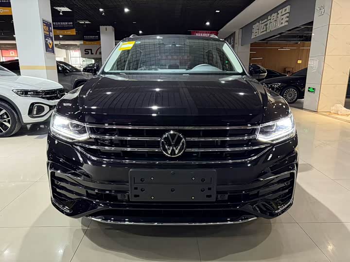 Фото 2 - Volkswagen Tiguan L Pro