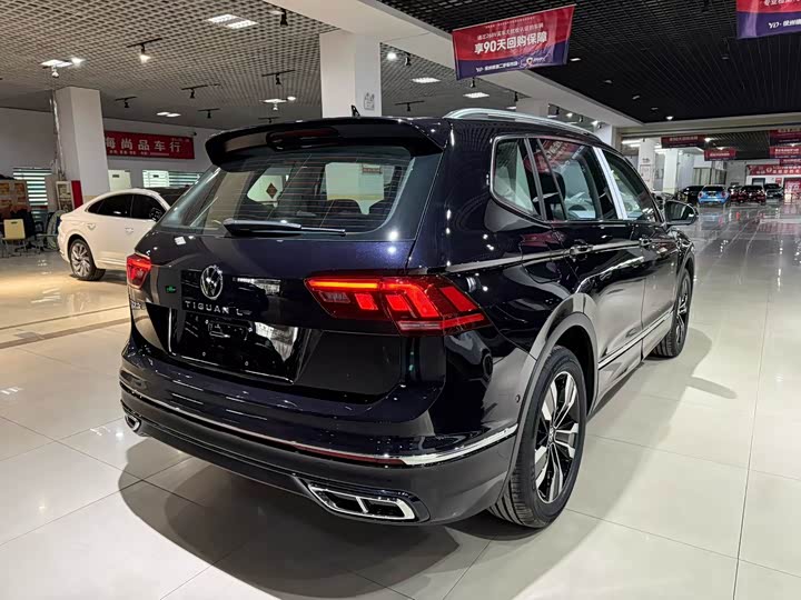 Фото 7 - Volkswagen Tiguan L Pro