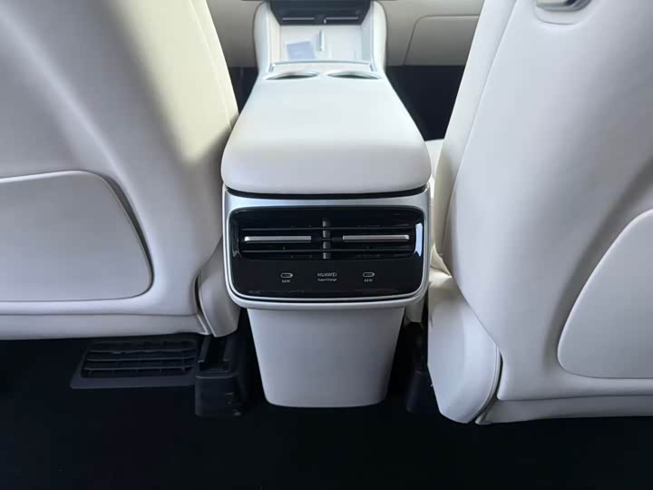 Фото 9 - Luxeed R7