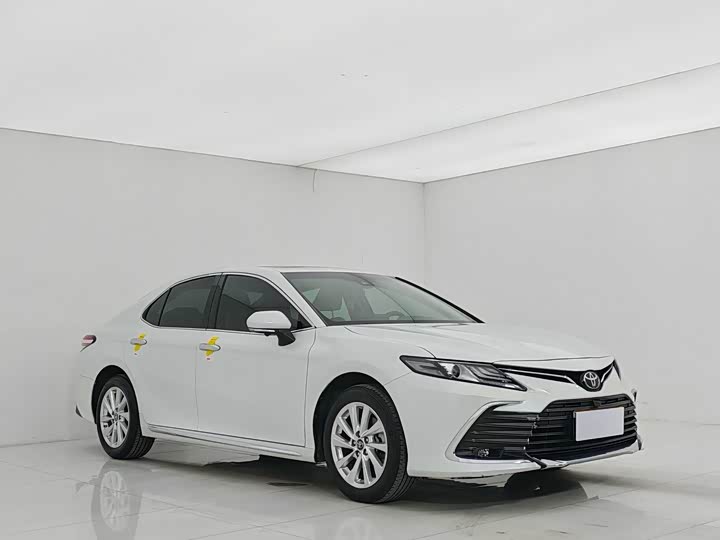 Фото 3 - Toyota Camry