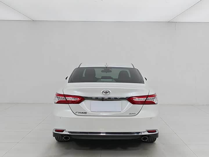 Фото 5 - Toyota Camry