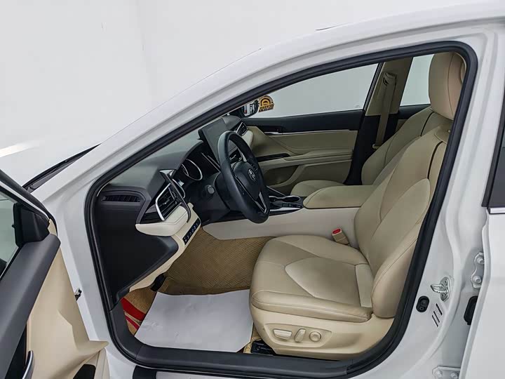 Фото 9 - Toyota Camry