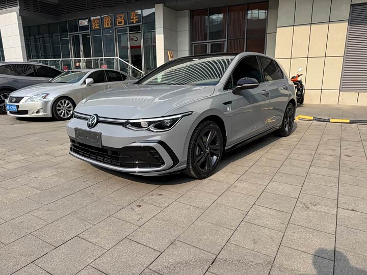 Фото 1 - Volkswagen Golf