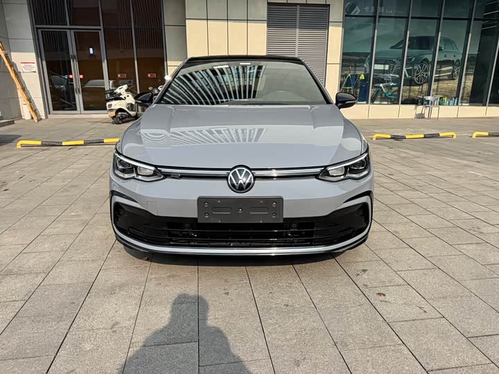 Фото 2 - Volkswagen Golf