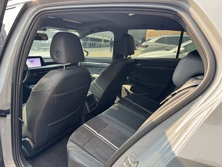 Фото 4 - Volkswagen Golf