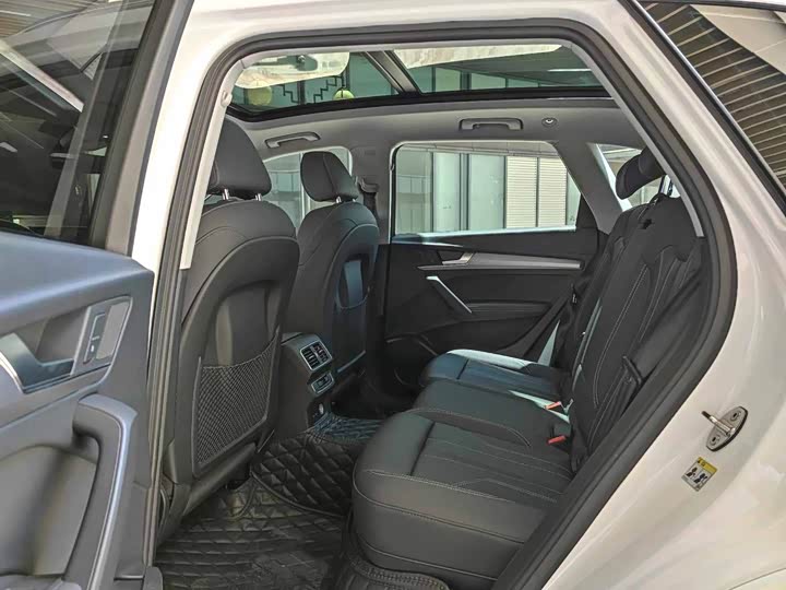 Фото 2 - Audi Q5L